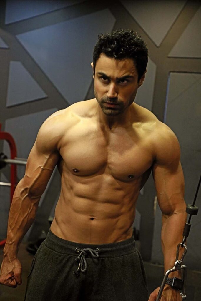 Who is Karan Oberoi ‘KO’? and how to have a body like him! His images, Workout and diet. 16