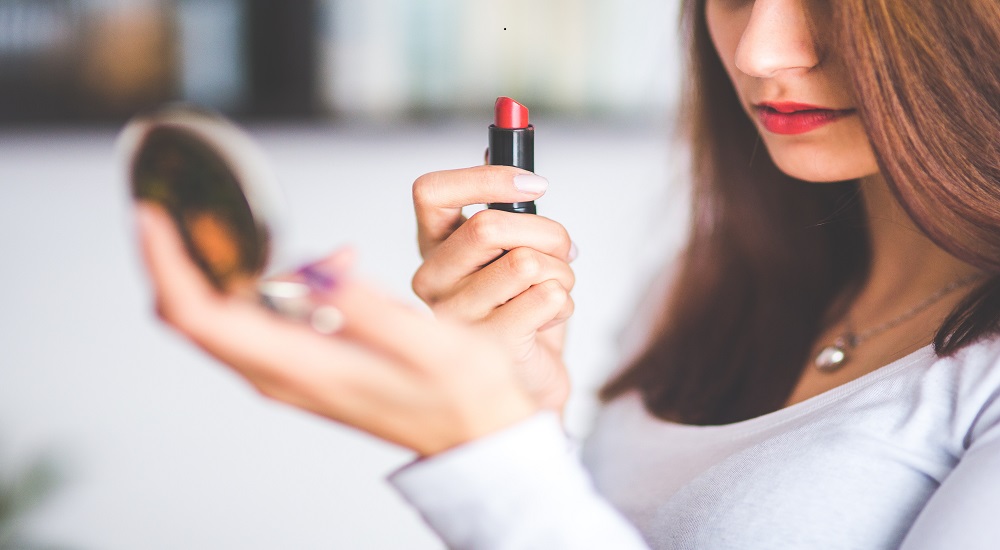 How can lipsticks enhance your looks? 1