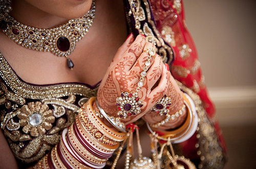 The Rich Tradition of Bangles in India 3 The Rich Tradition of Bangles in India