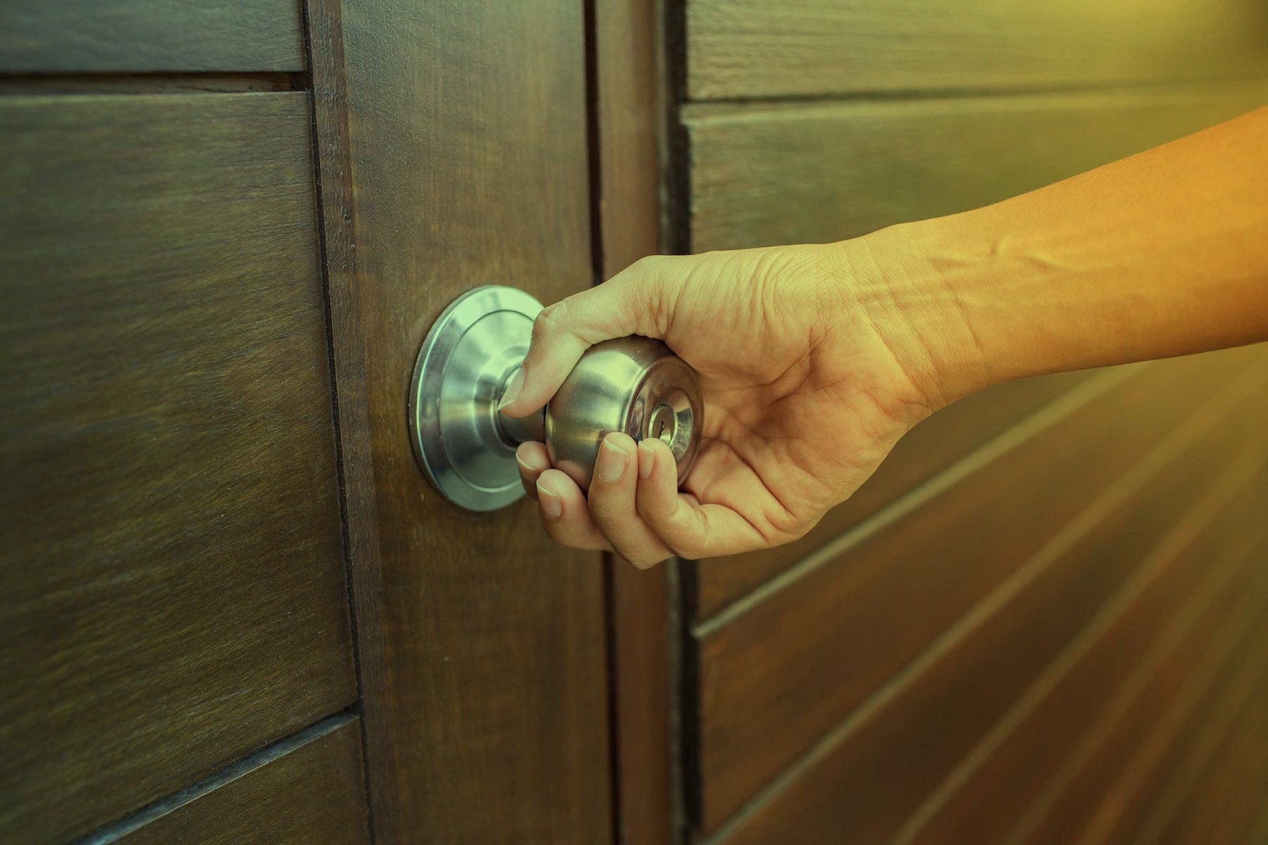 4 Reasons Why You Should Call a Locksmith During Home Lockout 1