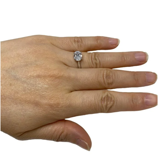 How to Flaunt Your Oval Cubic Zirconia Ring on Your Wedding Day 1